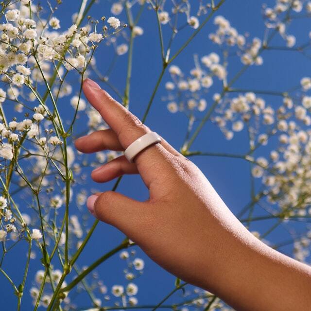 Oura Ring 4 Ceramic - Cloud - Express Yourself In Colorful Ceramic.